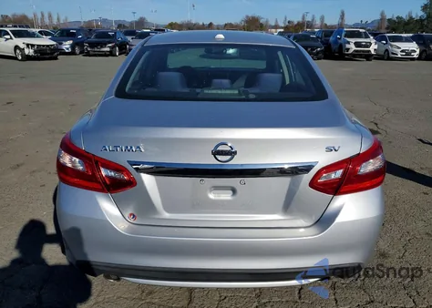 2017 Nissan Altima 2.5 z USA, uszkodzony, nr VIN 1N4AL3AP4HC114690